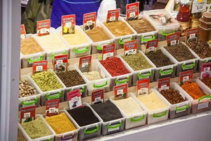 Три универсальные специи, с которыми любые блюда станут еще вкуснее: есть на каждой кухне