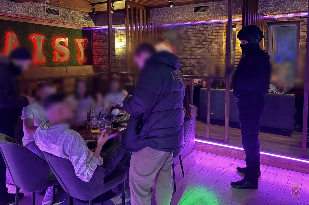 Сотрудники Управления по контролю за оборотом наркотиков провели профилактический рейд в Центральном районе Сотрудники Управления по контролю за оборотом наркотиков провели профилактический рейд в Центральном районе