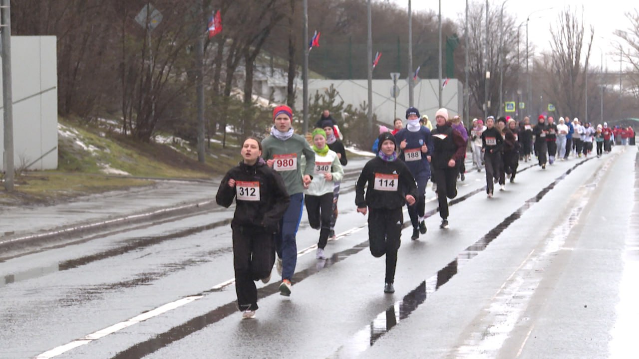 Еще кадры с забега в преддверии годовщины победы в Сталинградской битве Еще кадры с забега в преддверии годовщины победы в Сталинградской битве
