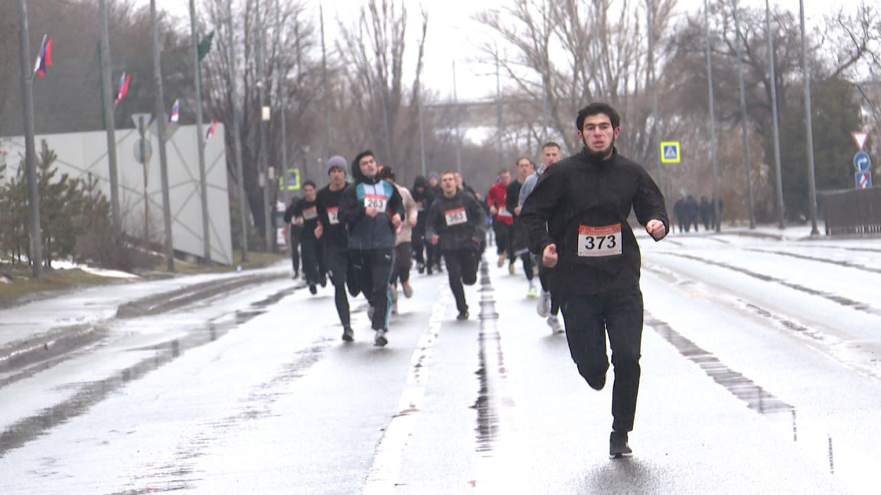 Еще кадры с забега в преддверии годовщины победы в Сталинградской битве Еще кадры с забега в преддверии годовщины победы в Сталинградской битве