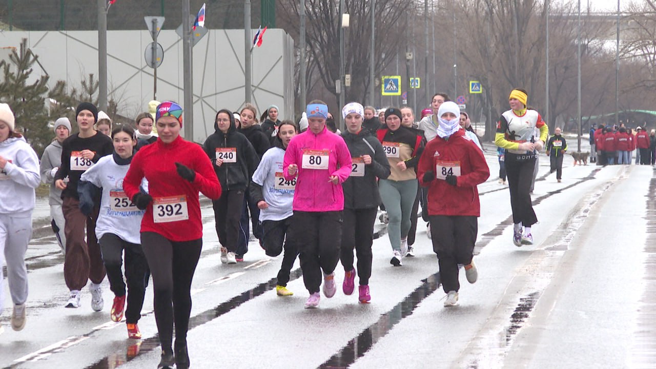 Еще кадры с забега в преддверии годовщины победы в Сталинградской битве Еще кадры с забега в преддверии годовщины победы в Сталинградской битве