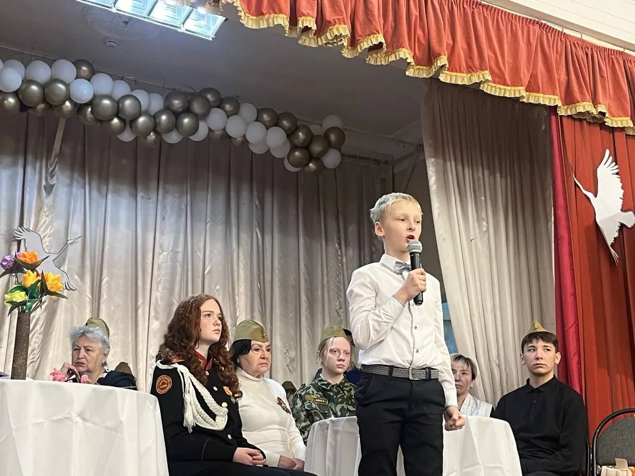 Поколения Волжского объединили «Стихи и песни войны» Поколения Волжского объединили «Стихи и песни войны»