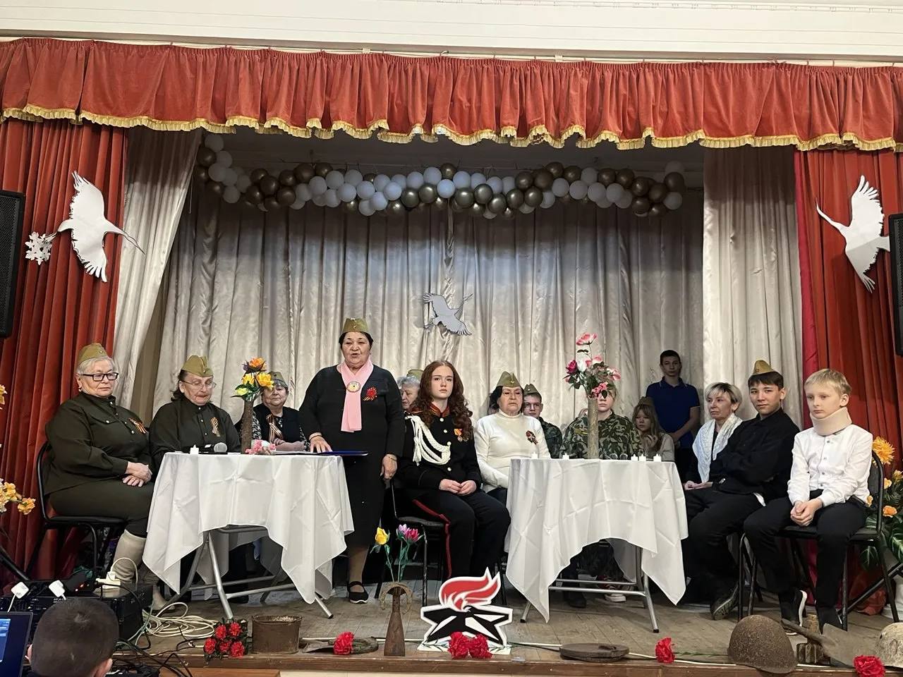 Поколения Волжского объединили «Стихи и песни войны» Поколения Волжского объединили «Стихи и песни войны»