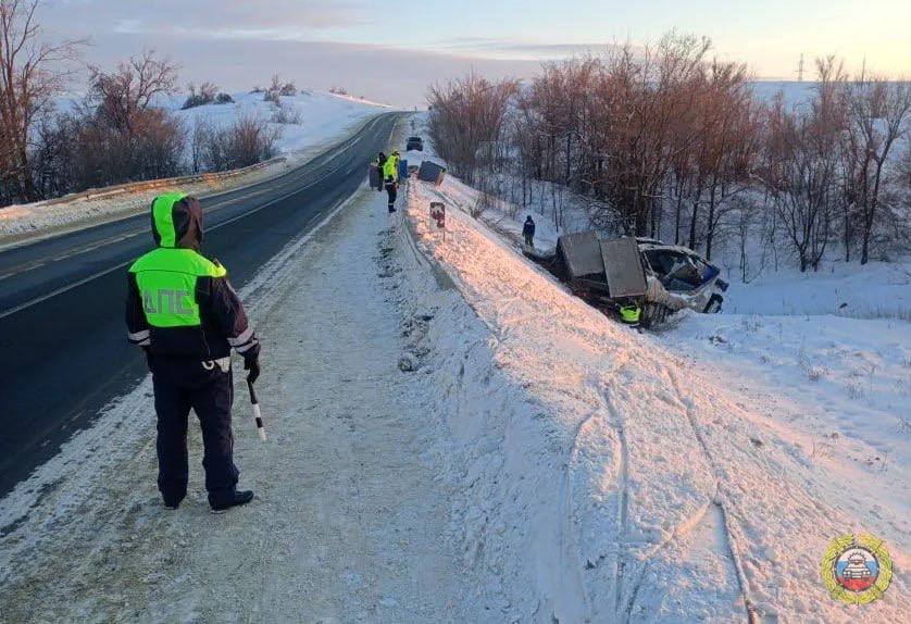 Волгоградские сотрудники Госавтоинспекции обеспечили безопасности дорожного движения на заснеженных дорогах