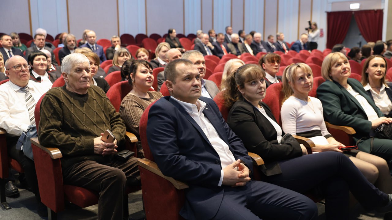 За значительный вклад в организацию перевозок пассажиров на пригородных железнодорожных направлениях АО «Волгоградтранспригород» награждено Благодарственным письмом областной Думы За значительный вклад в организацию перевозок пассажиров на пригородных железнодорожных направлениях АО «Волгоградтранспригород» награждено Благодарственным письмом областной Думы