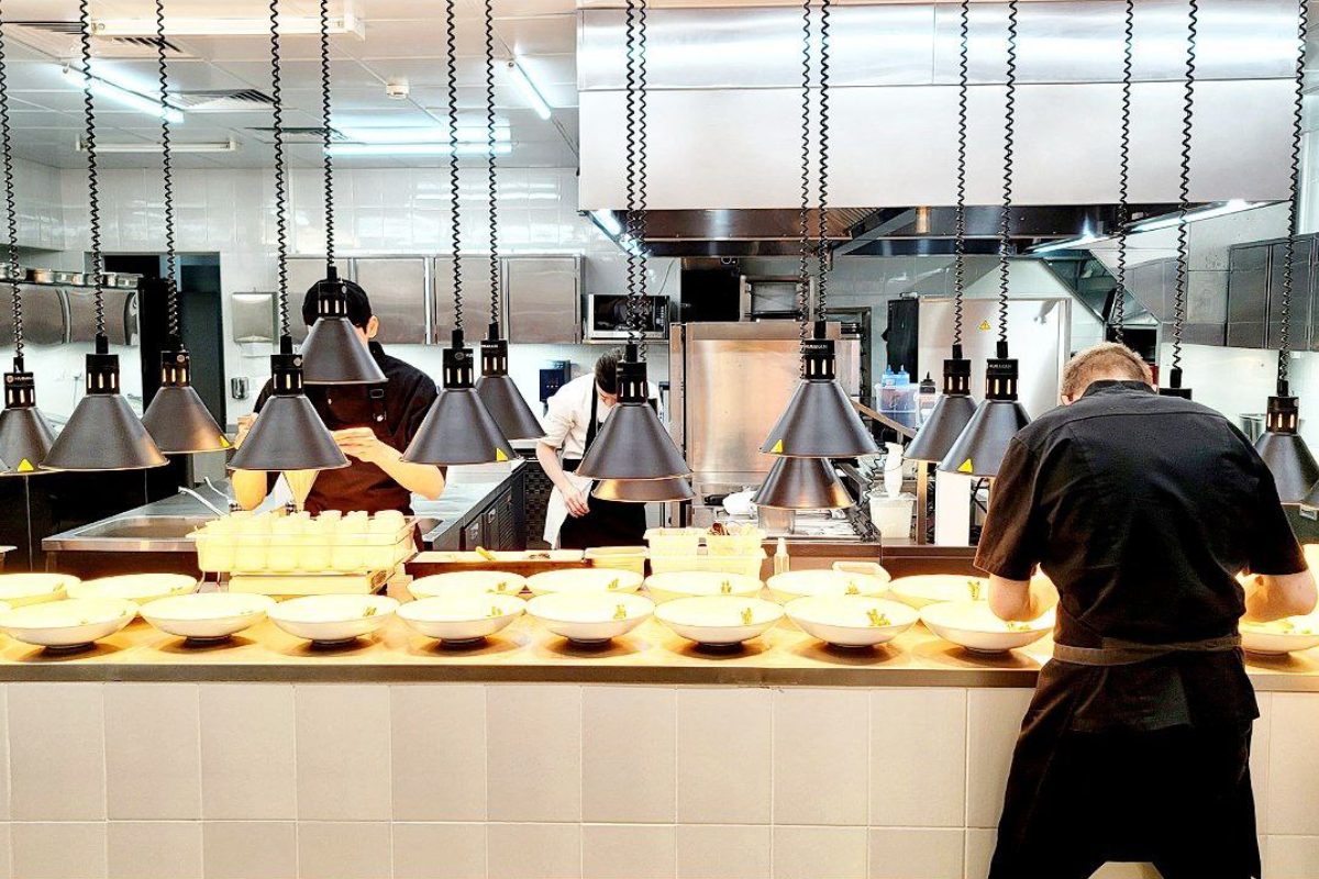 Собрания сотрудников ресторанов: от обязательства к успеху