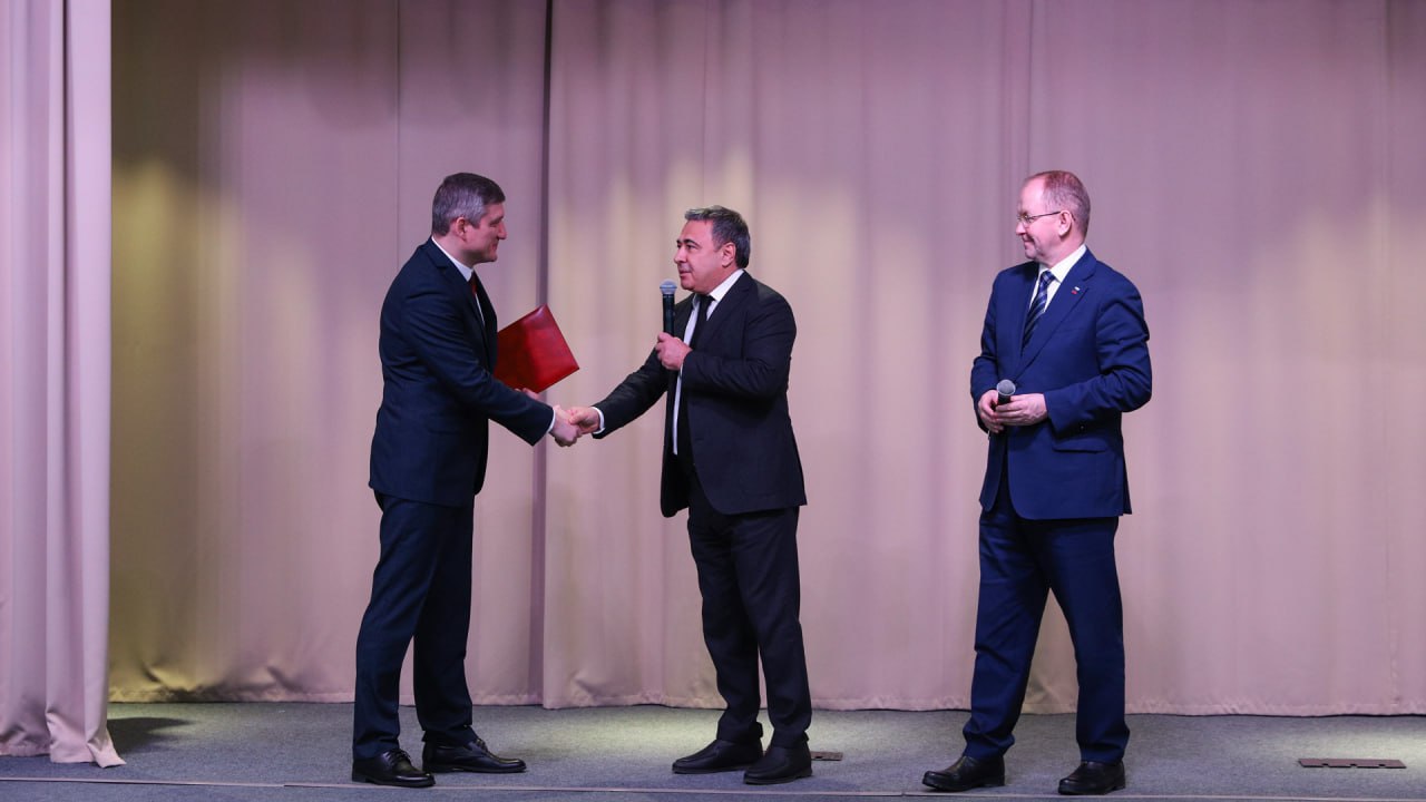 За значительный вклад в организацию перевозок пассажиров на пригородных железнодорожных направлениях АО «Волгоградтранспригород» награждено Благодарственным письмом областной Думы За значительный вклад в организацию перевозок пассажиров на пригородных железнодорожных направлениях АО «Волгоградтранспригород» награждено Благодарственным письмом областной Думы