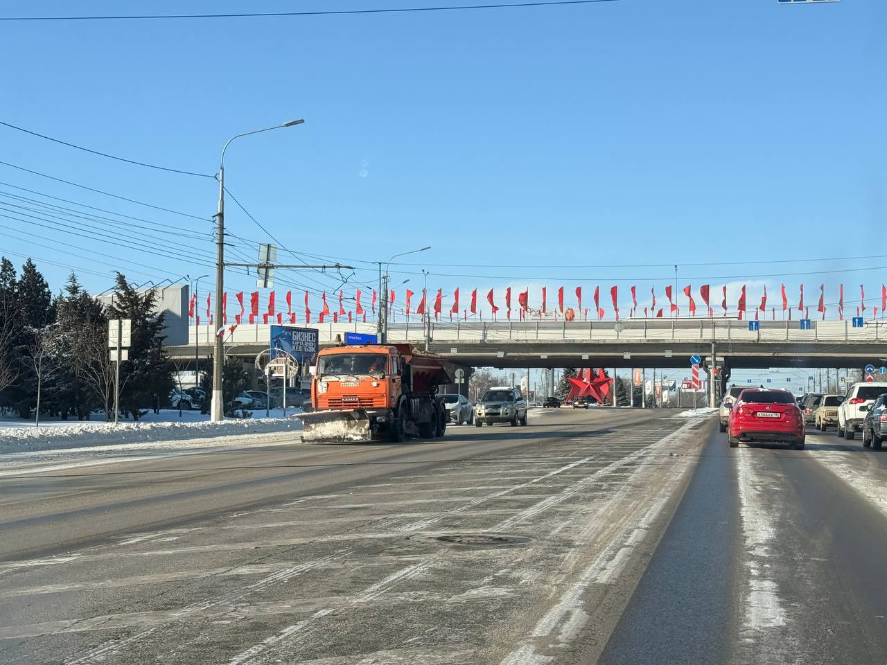Тем временем проспект Жукова уже почистили до блеска Тем временем проспект Жукова уже почистили до блеска