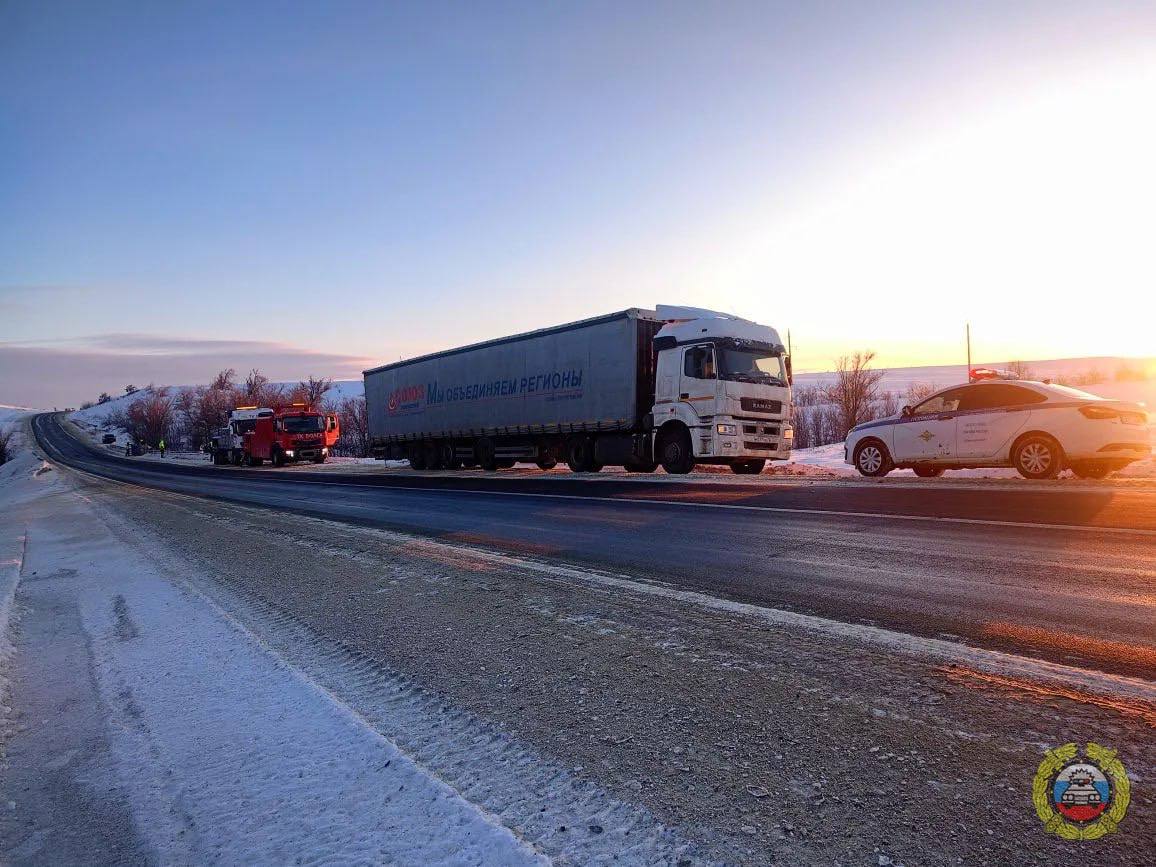 Волгоградские сотрудники Госавтоинспекции обеспечили безопасности дорожного движения на заснеженных дорогах Волгоградские сотрудники Госавтоинспекции обеспечили безопасности дорожного движения на заснеженных дорогах