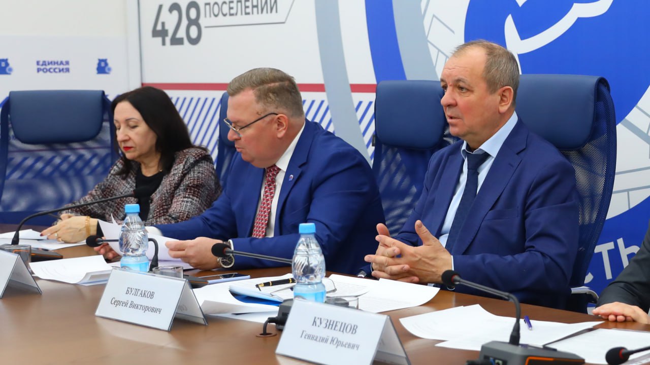 Общественники и представители власти обсудили реализацию проектов благоустройства на совещании, которое провел депутат Волгоградской областной Думы Сергей Булгаков Общественники и представители власти обсудили реализацию проектов благоустройства на совещании, которое провел депутат Волгоградской областной Думы Сергей Булгаков