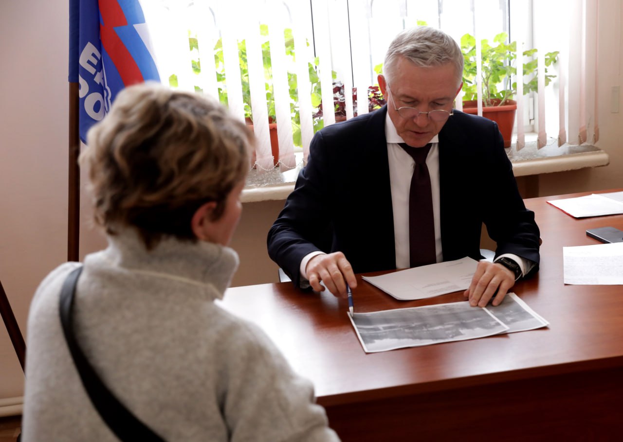 Председатель гордумы Владлен Колесников провел прием граждан Краснооктябрьского района