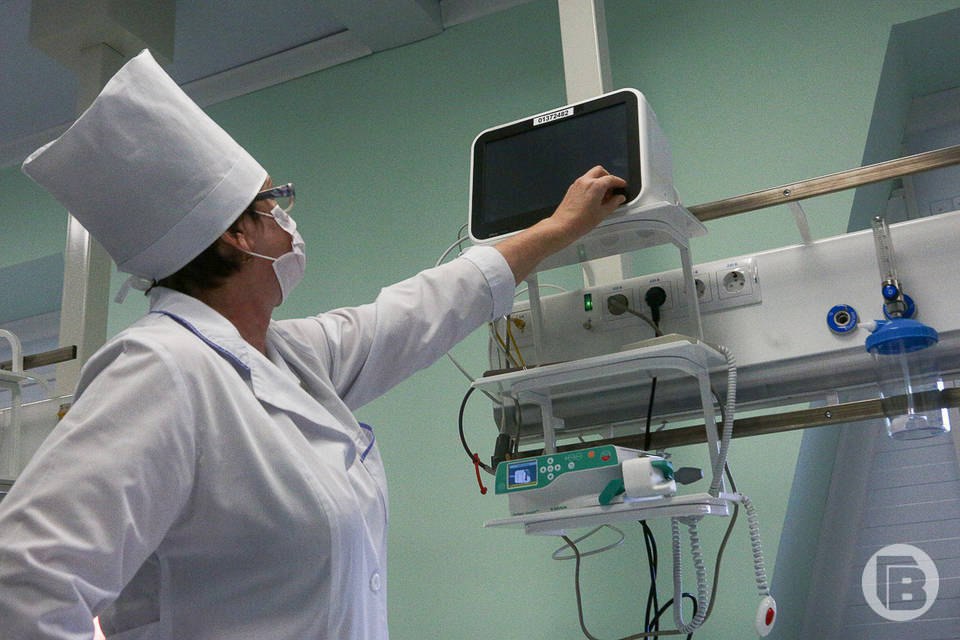 Женщину и 12-летнего мальчика, пострадавших при атаке БПЛА на Волгоград 13 февраля, перевели из реанимации в хирургию, сообщили «Городским вестям» в региональном комитете здравоохранения