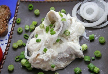 Нежная сельдь в сметанном соусе: как приготовить быстро и вкусно