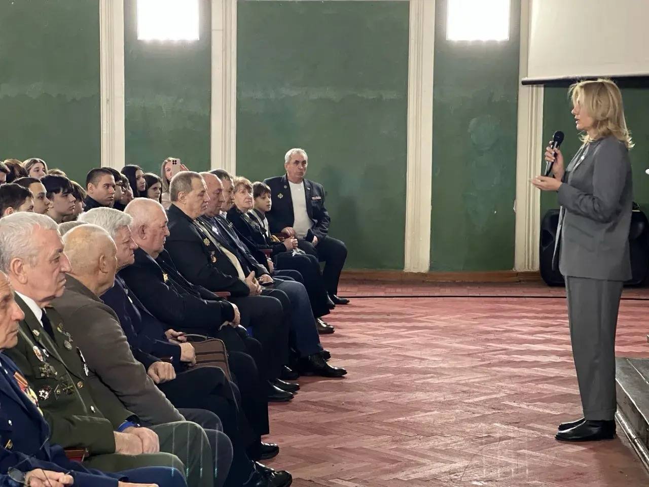 В Советском районе прошёл «Урок Мужества с Музем чернобыльской славы» в рамках проекта «Волгоградские чернобыльцы 40 лет спустя» В Советском районе прошёл «Урок Мужества с Музем чернобыльской славы» в рамках проекта «Волгоградские чернобыльцы 40 лет спустя»