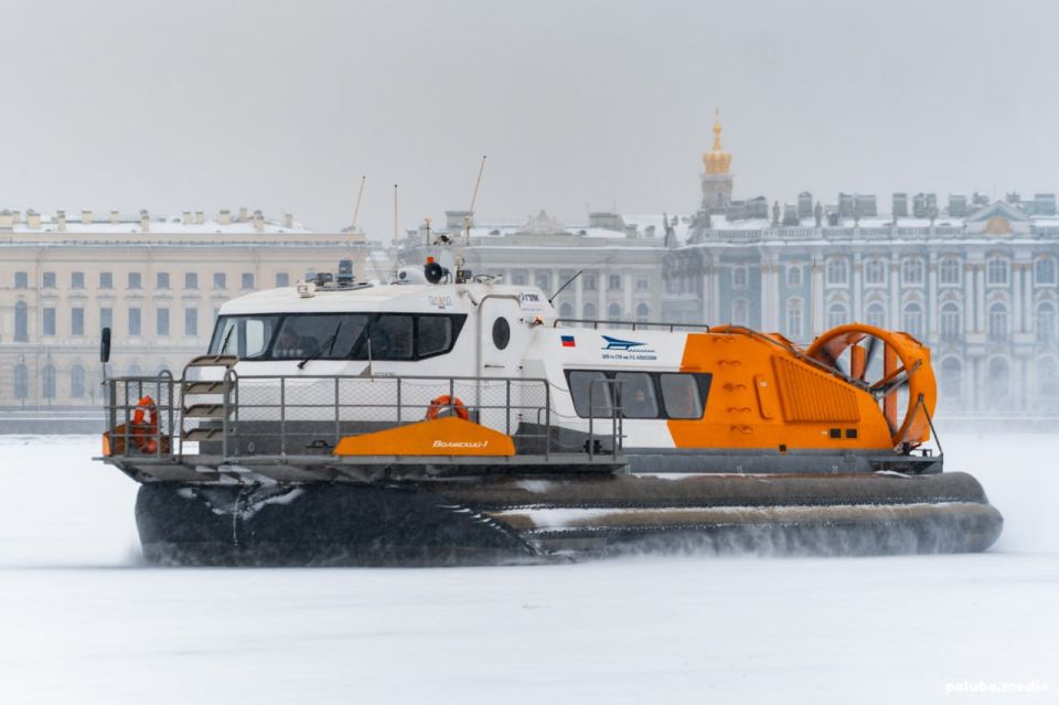 В кадре головное судно на воздушной подушке (СВП) «Волжский-1» проекта 23730