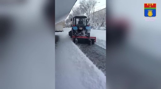 На протяжении ночи в условиях непрекращающегося снегопада городские дорожные службы при активной поддержке сотрудников Госавтоинспекции вели обработку и расчистку дорог, чтобы к утру бригады обеспечили беспрепятственный...