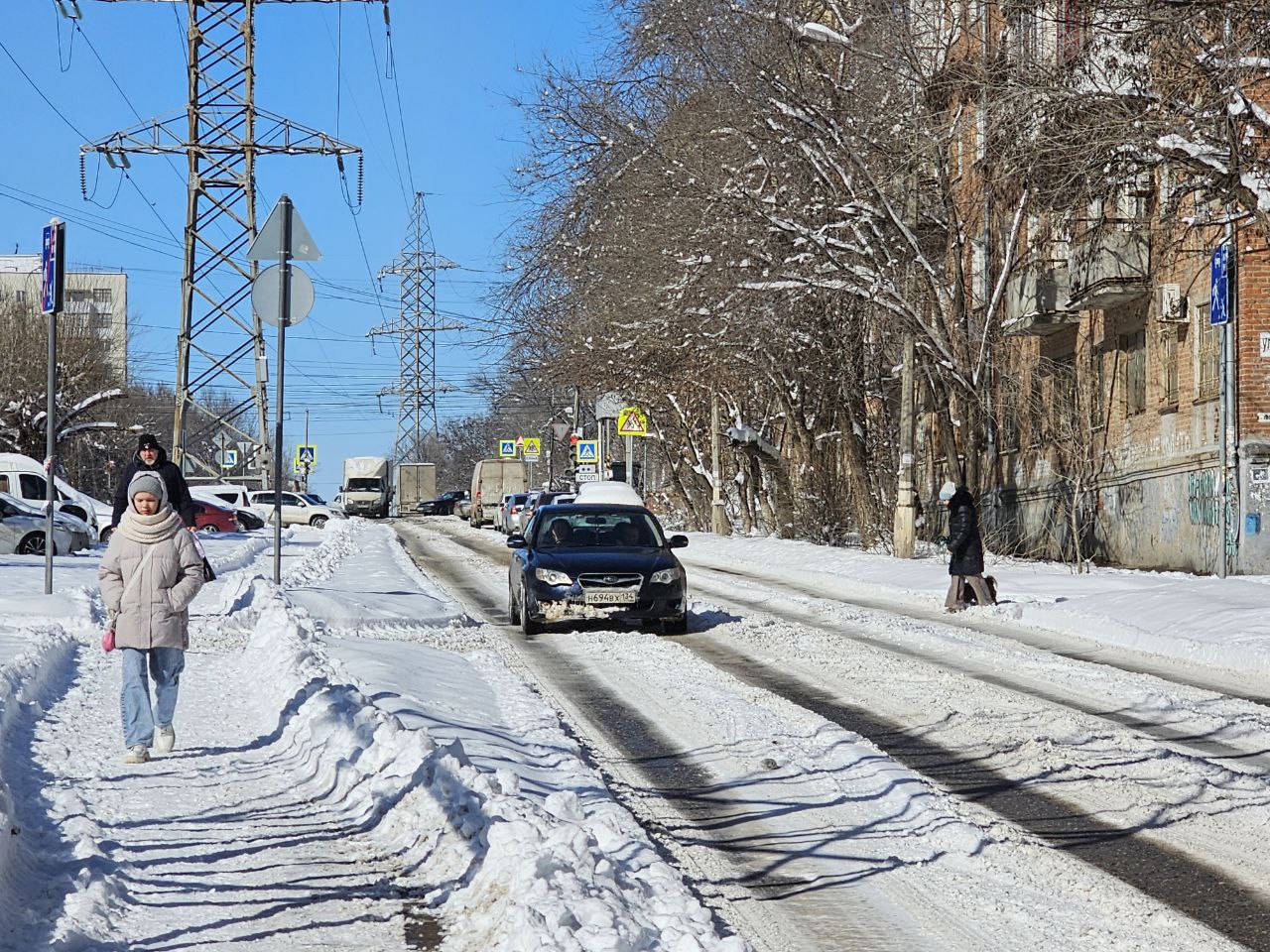 Волгоградцев предупредили об опасности схода снега с крыш Волгоградцев предупредили об опасности схода снега с крыш