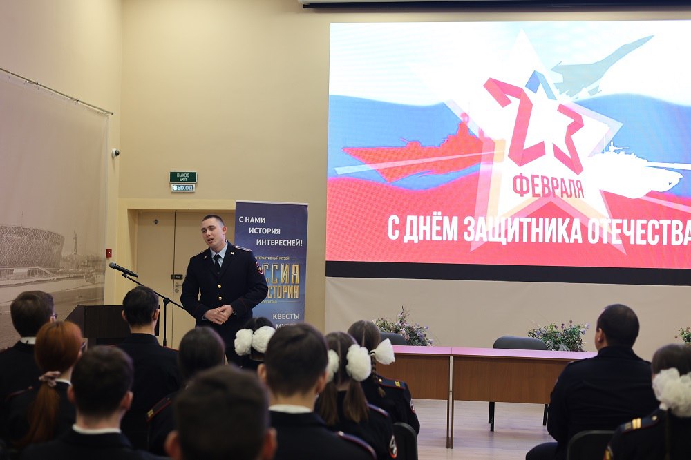 Волгоградские полицейские провели урок Мужества для кадетских классов общеобразовательных школ Волгоградские полицейские провели урок Мужества для кадетских классов общеобразовательных школ