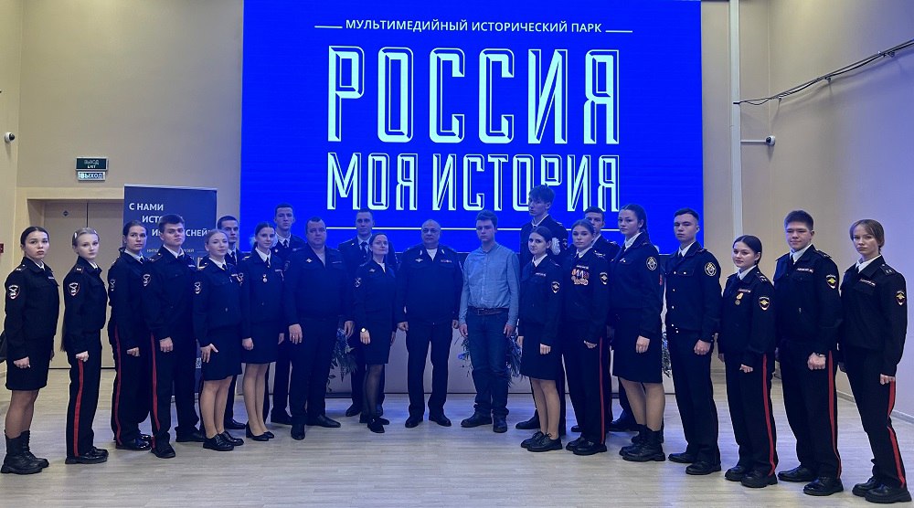 Волгоградские полицейские провели урок Мужества для кадетских классов общеобразовательных школ