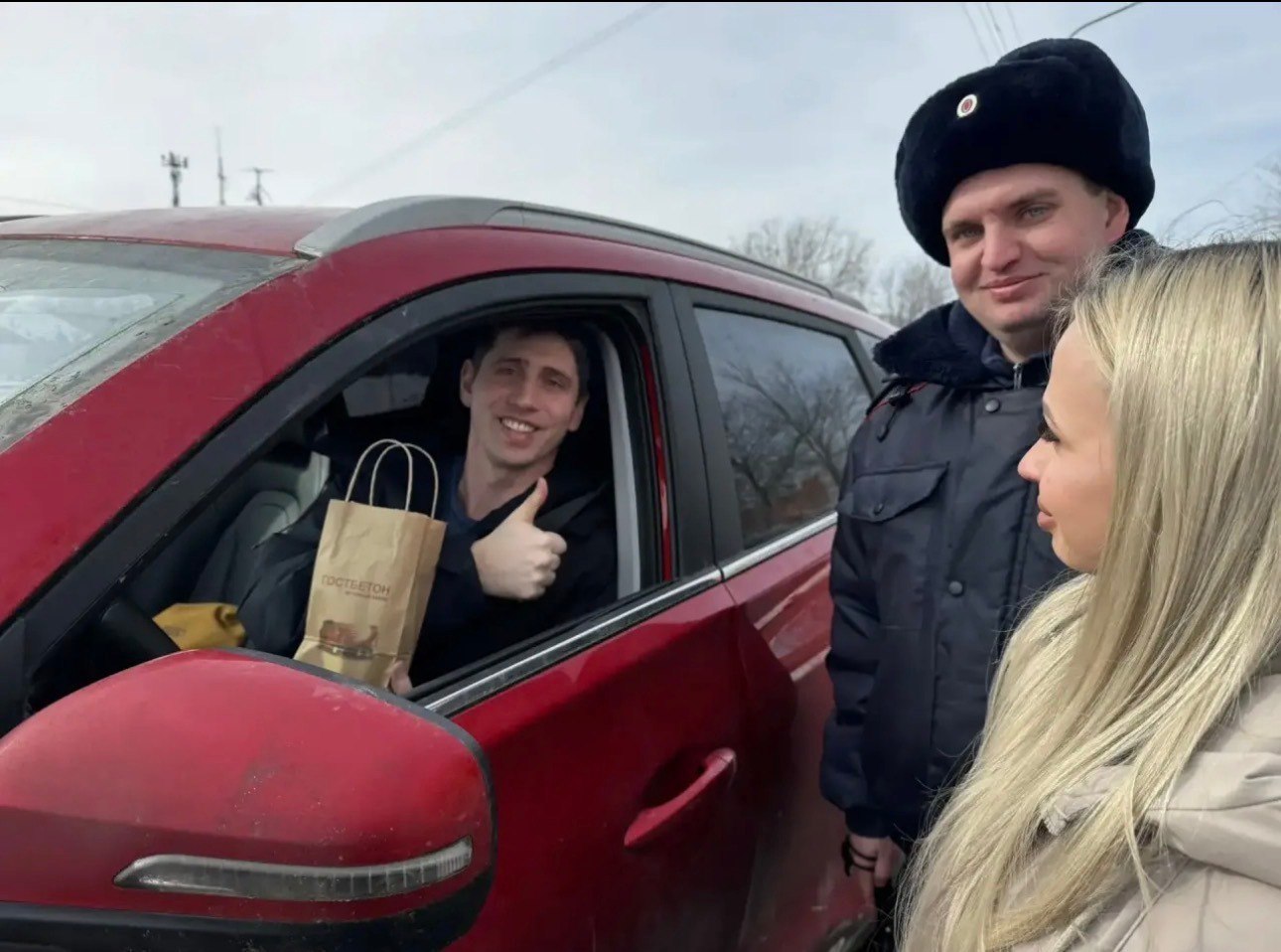 «Вместо штрафов — поздравления: Госавтоинспекция поздравила мужчин-водителей с 23 февраля» «Вместо штрафов — поздравления: Госавтоинспекция поздравила мужчин-водителей с 23 февраля»