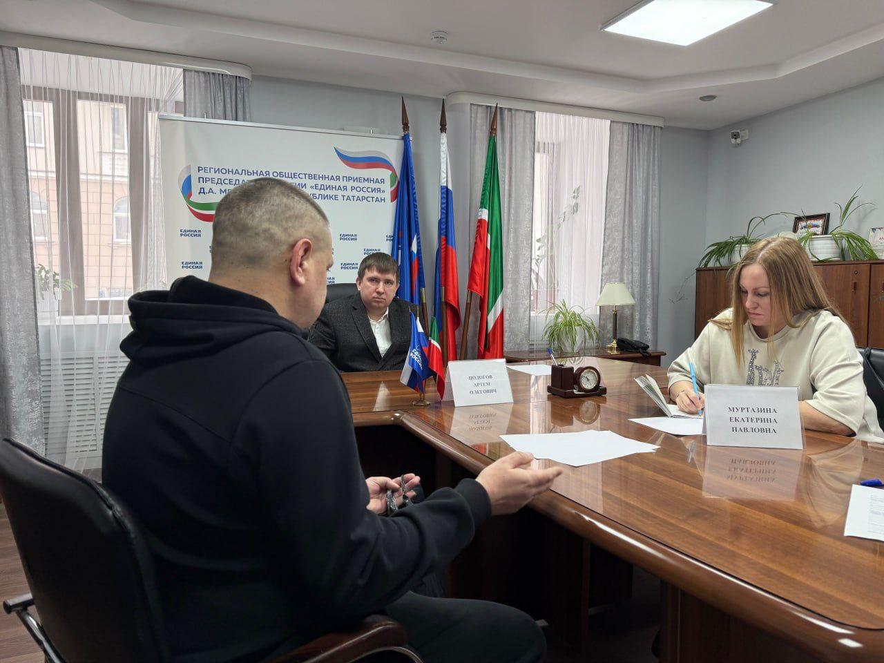 Более 2000 участников СВО и их семей получили помощь в день приемов «Единой России» Более 2000 участников СВО и их семей получили помощь в день приемов «Единой России»