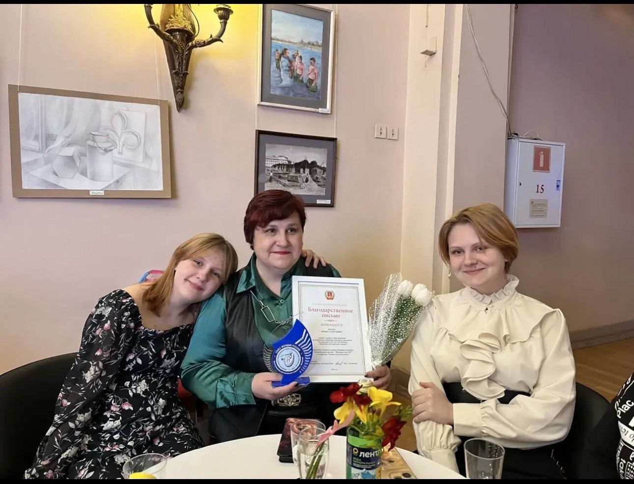 В ДК «ВГС» началась церемония чествования участниц и победительниц ежегодного городского конкурса «Женщина года» В ДК «ВГС» началась церемония чествования участниц и победительниц ежегодного городского конкурса «Женщина года»