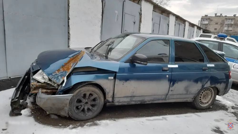 В Котельниково мужчина устроил ДТП на угнанной машине знакомого В Котельниково мужчина устроил ДТП на угнанной машине знакомого