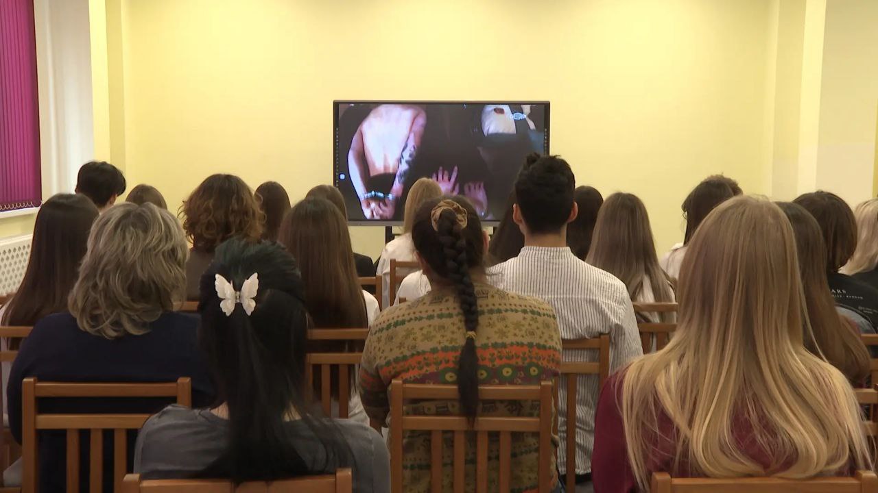 Волгоградским школьникам показали докфильм «Предательство» о вербовке молодежи Волгоградским школьникам показали докфильм «Предательство» о вербовке молодежи