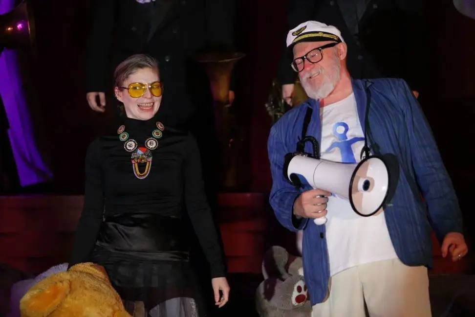 Сегодня Молодежный авангардный театр вновь представляет волжскому зрителю премьеру, уже вторую в этом феврале после «Василия Тёркина» Сегодня Молодежный авангардный театр вновь представляет волжскому зрителю премьеру, уже вторую в этом феврале после «Василия Тёркина»