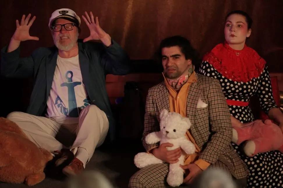 Сегодня Молодежный авангардный театр вновь представляет волжскому зрителю премьеру, уже вторую в этом феврале после «Василия Тёркина» Сегодня Молодежный авангардный театр вновь представляет волжскому зрителю премьеру, уже вторую в этом феврале после «Василия Тёркина»