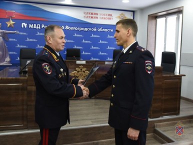 Начальник регионального Главка МВД Дмитрий Свинов поздравил экспертов-криминалистов с Днем образования экспертно-криминалистической службы МВД России