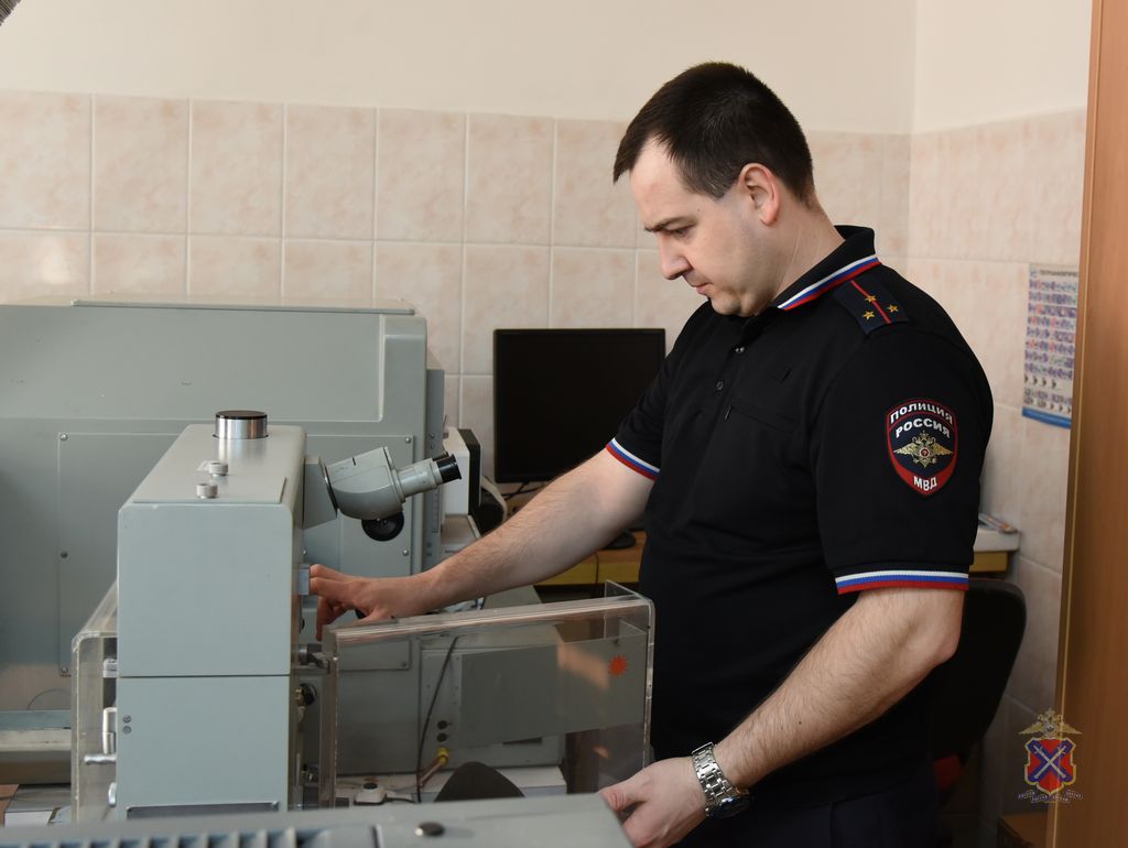 Начальник регионального Главка МВД Дмитрий Свинов поздравил экспертов-криминалистов с Днем образования экспертно-криминалистической службы МВД России Начальник регионального Главка МВД Дмитрий Свинов поздравил экспертов-криминалистов с Днем образования экспертно-криминалистической службы МВД России