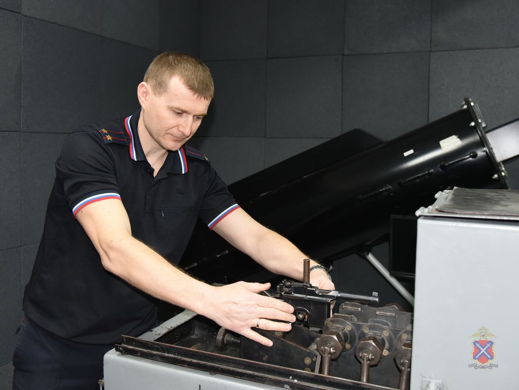 Начальник регионального Главка МВД Дмитрий Свинов поздравил экспертов-криминалистов с Днем образования экспертно-криминалистической службы МВД России Начальник регионального Главка МВД Дмитрий Свинов поздравил экспертов-криминалистов с Днем образования экспертно-криминалистической службы МВД России