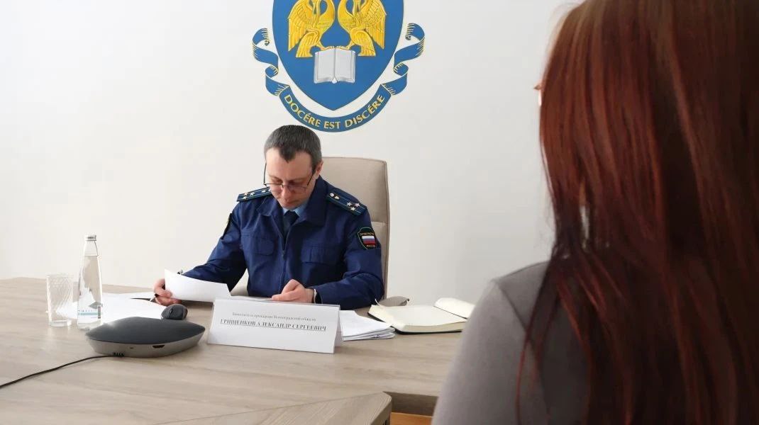 Заместитель прокурора Волгоградской области Александр Сергеевич Грищенков провел личный выездной прием граждан в прокуратуре Центрального района г. Волгограда, а также в Волгоградском государственном социально-педагогическом... Заместитель прокурора Волгоградской области Александр Сергеевич Грищенков провел личный выездной прием граждан в прокуратуре Центрального района г. Волгограда, а также в Волгоградском государственном социально-педагогическом...