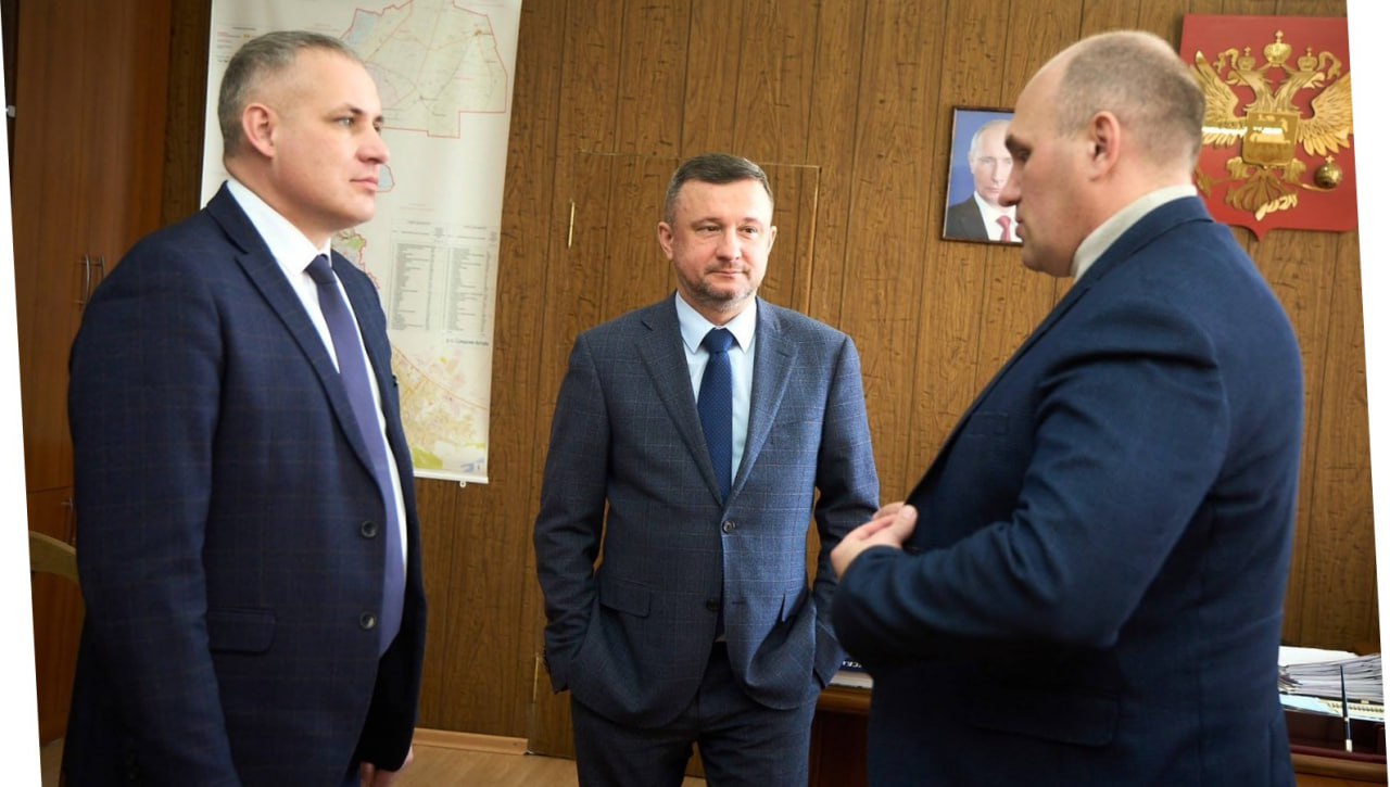 Депутат Волгоградской областной Думы Игорь Воробьев вместе с командой регионального отделения Ассоциации ветеранов СВО встретился с главой Среднеахтубинского района Николаем Патриным Депутат Волгоградской областной Думы Игорь Воробьев вместе с командой регионального отделения Ассоциации ветеранов СВО встретился с главой Среднеахтубинского района Николаем Патриным