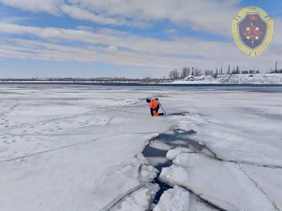 В Волжском водолазы ищут в Волге без вести пропавшего 30-летнего мужчину