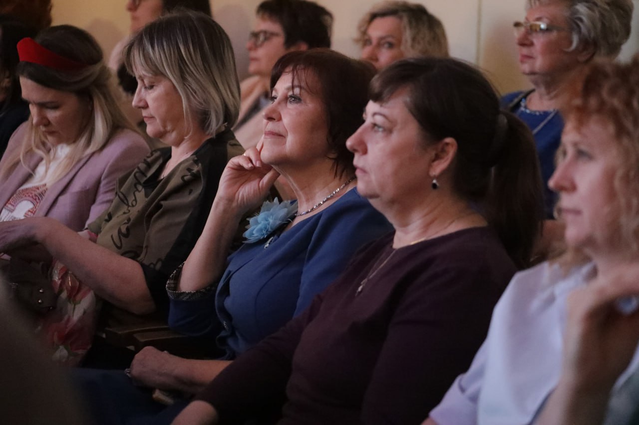 В преддверии Международного женского дня в ДК профсоюзов по традиции чествовали волгоградок, добившихся значительных успехов, большого авторитета и общественного признания В преддверии Международного женского дня в ДК профсоюзов по традиции чествовали волгоградок, добившихся значительных успехов, большого авторитета и общественного признания