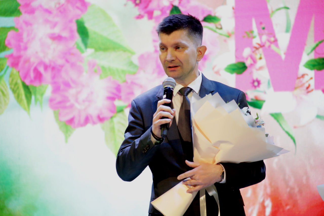 В преддверии Международного женского дня в ДК профсоюзов по традиции чествовали волгоградок, добившихся значительных успехов, большого авторитета и общественного признания В преддверии Международного женского дня в ДК профсоюзов по традиции чествовали волгоградок, добившихся значительных успехов, большого авторитета и общественного признания