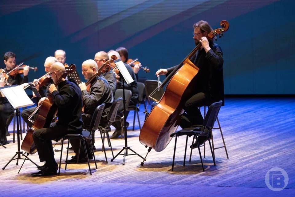 �������, ����������� 100-����� ����������� ���������� ��������, ������� � ������������� ���������� 7 �����, ������ � 19 �����, �������� ��������� ������� ��������