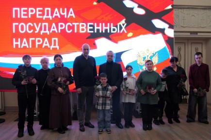 Сегодня в Волжском состоялась передача государственных наград родственникам военнослужащих, погибших при исполнении воинского долга в зоне спецоперации