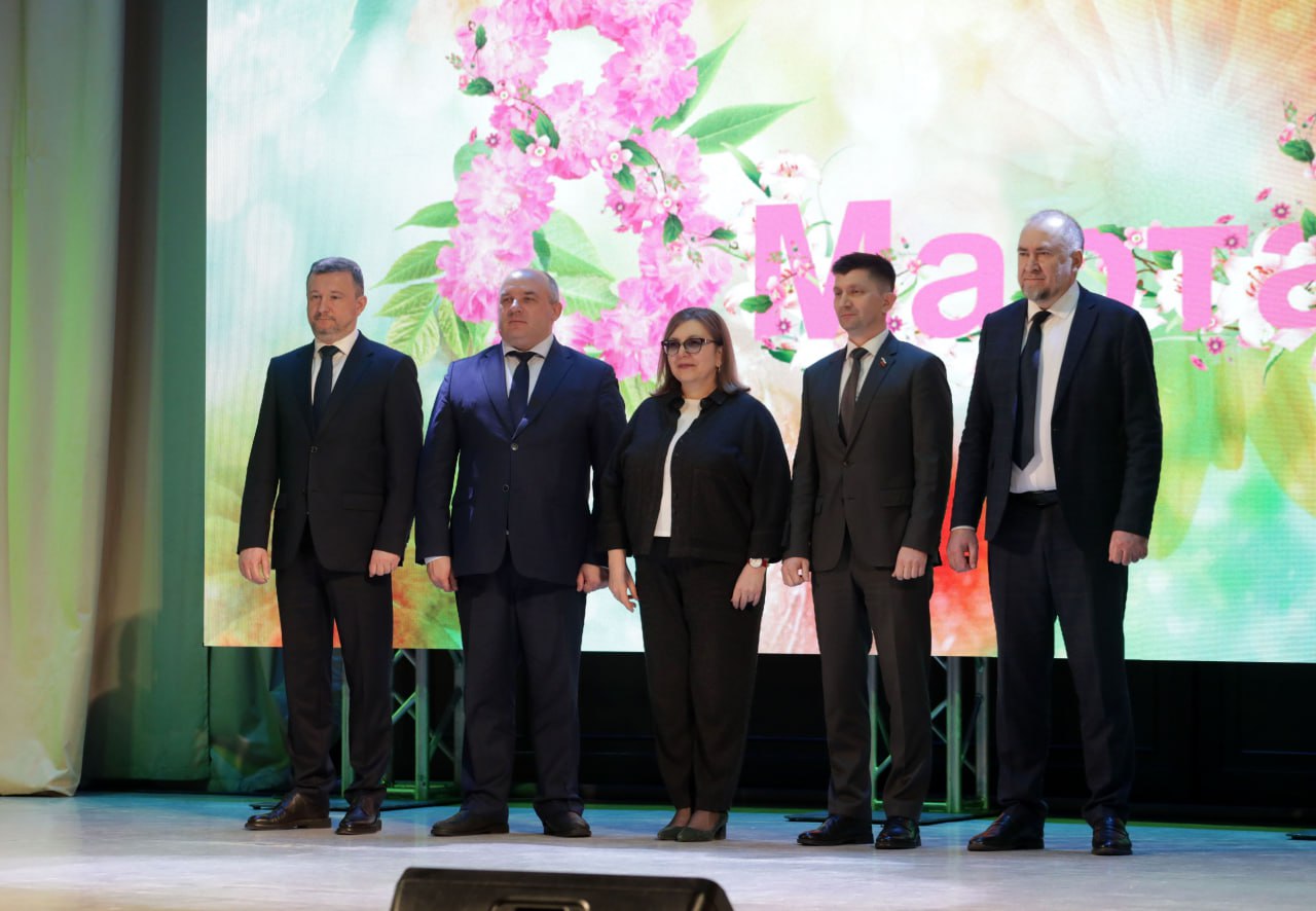 В преддверии Международного женского дня в ДК профсоюзов по традиции чествовали волгоградок, добившихся значительных успехов, большого авторитета и общественного признания В преддверии Международного женского дня в ДК профсоюзов по традиции чествовали волгоградок, добившихся значительных успехов, большого авторитета и общественного признания