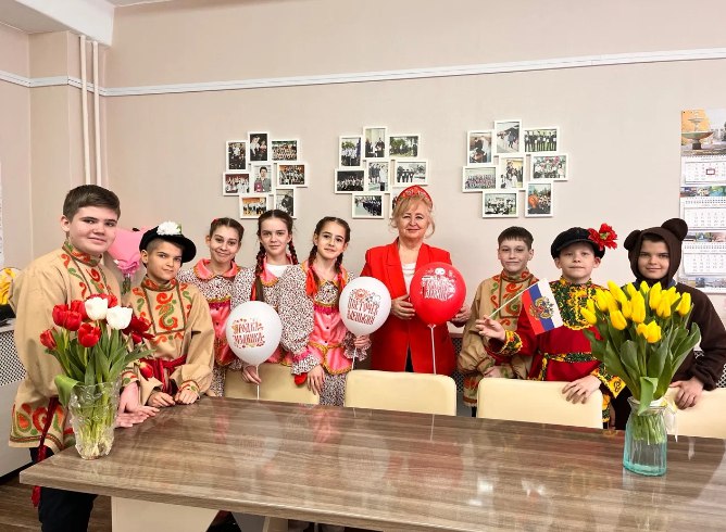 В школах Волжского отмечают Международный женский день В школах Волжского отмечают Международный женский день