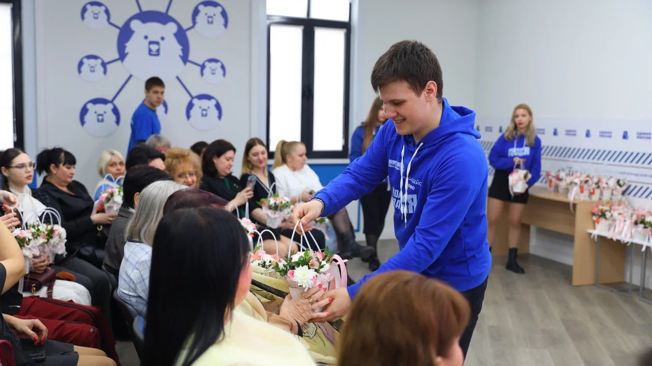 В Штабе общественной поддержки партии «Единая Россия» состоялось мероприятие «Сила любви. Сила женщины», участниками которого стали матери и жены военнослужащих, выполняющих задачи в зоне специальной военной операции В Штабе общественной поддержки партии «Единая Россия» состоялось мероприятие «Сила любви. Сила женщины», участниками которого стали матери и жены военнослужащих, выполняющих задачи в зоне специальной военной операции