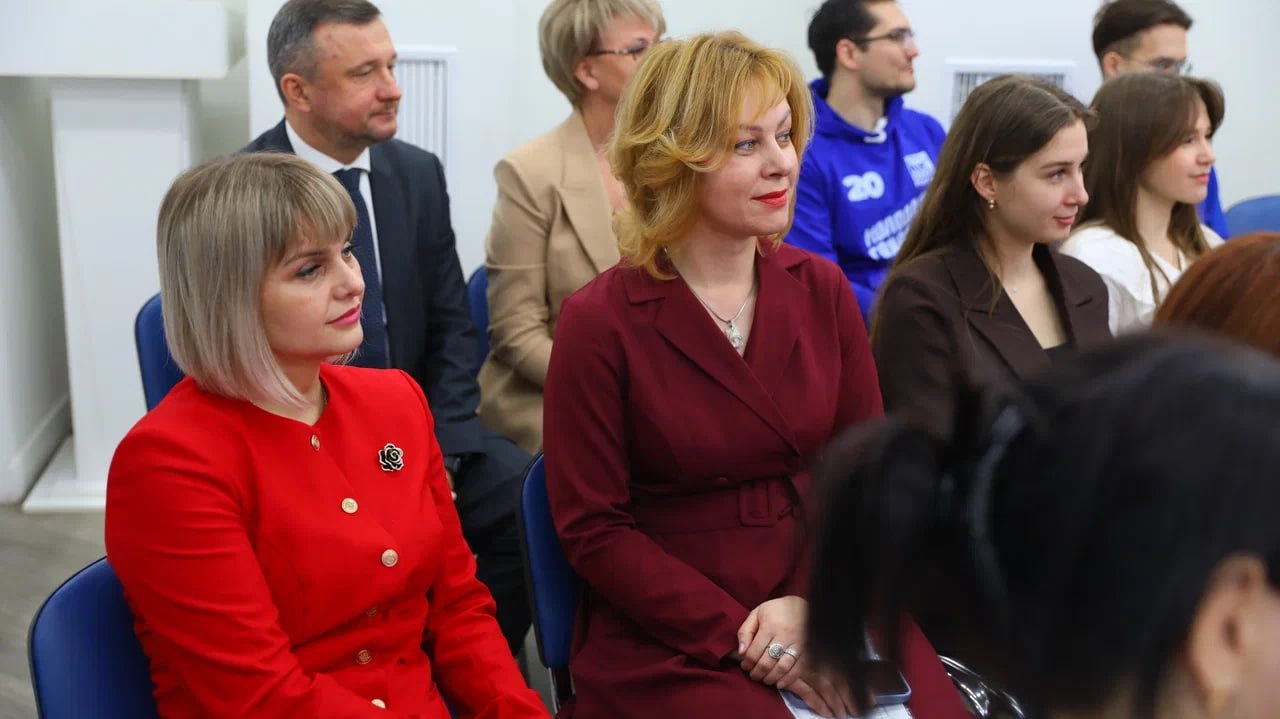 В Штабе общественной поддержки партии «Единая Россия» состоялось мероприятие «Сила любви. Сила женщины», участниками которого стали матери и жены военнослужащих, выполняющих задачи в зоне специальной военной операции В Штабе общественной поддержки партии «Единая Россия» состоялось мероприятие «Сила любви. Сила женщины», участниками которого стали матери и жены военнослужащих, выполняющих задачи в зоне специальной военной операции