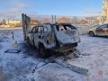 Две иномарки сгорели во дворе дома в Волгограде