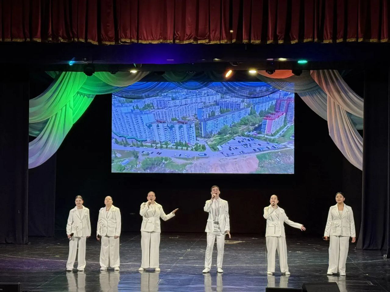 В ДК Тракторозаводского района красиво и торжественно отметили День жилищно-коммунального хозяйства В ДК Тракторозаводского района красиво и торжественно отметили День жилищно-коммунального хозяйства