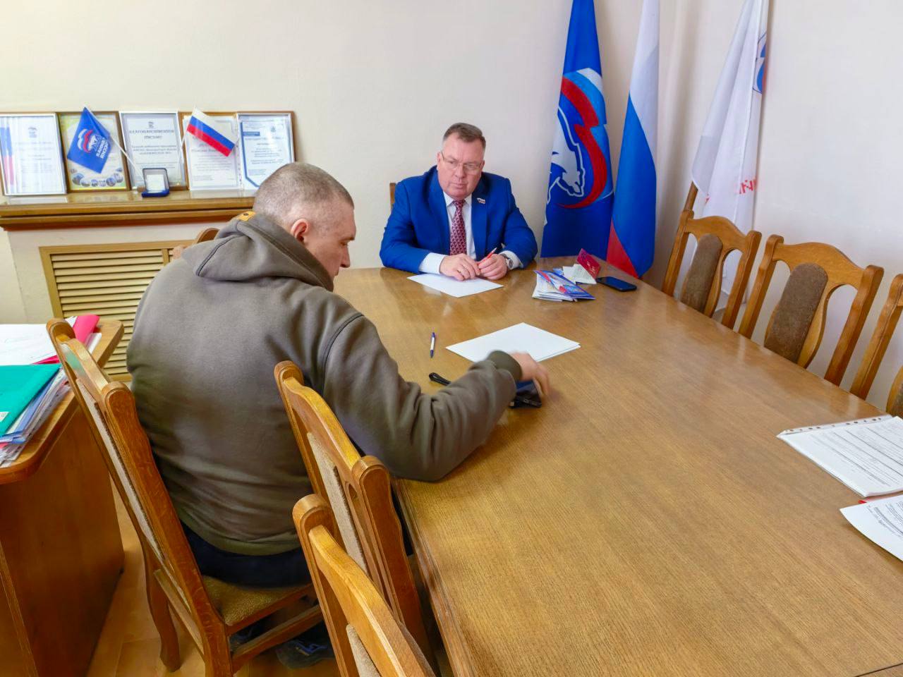 Сегодня провёл приём граждан по вопросам территории Дзержинского района, а именно вопрос о законности строительства на 2м километре Сегодня провёл приём граждан по вопросам территории Дзержинского района, а именно вопрос о законности строительства на 2м километре