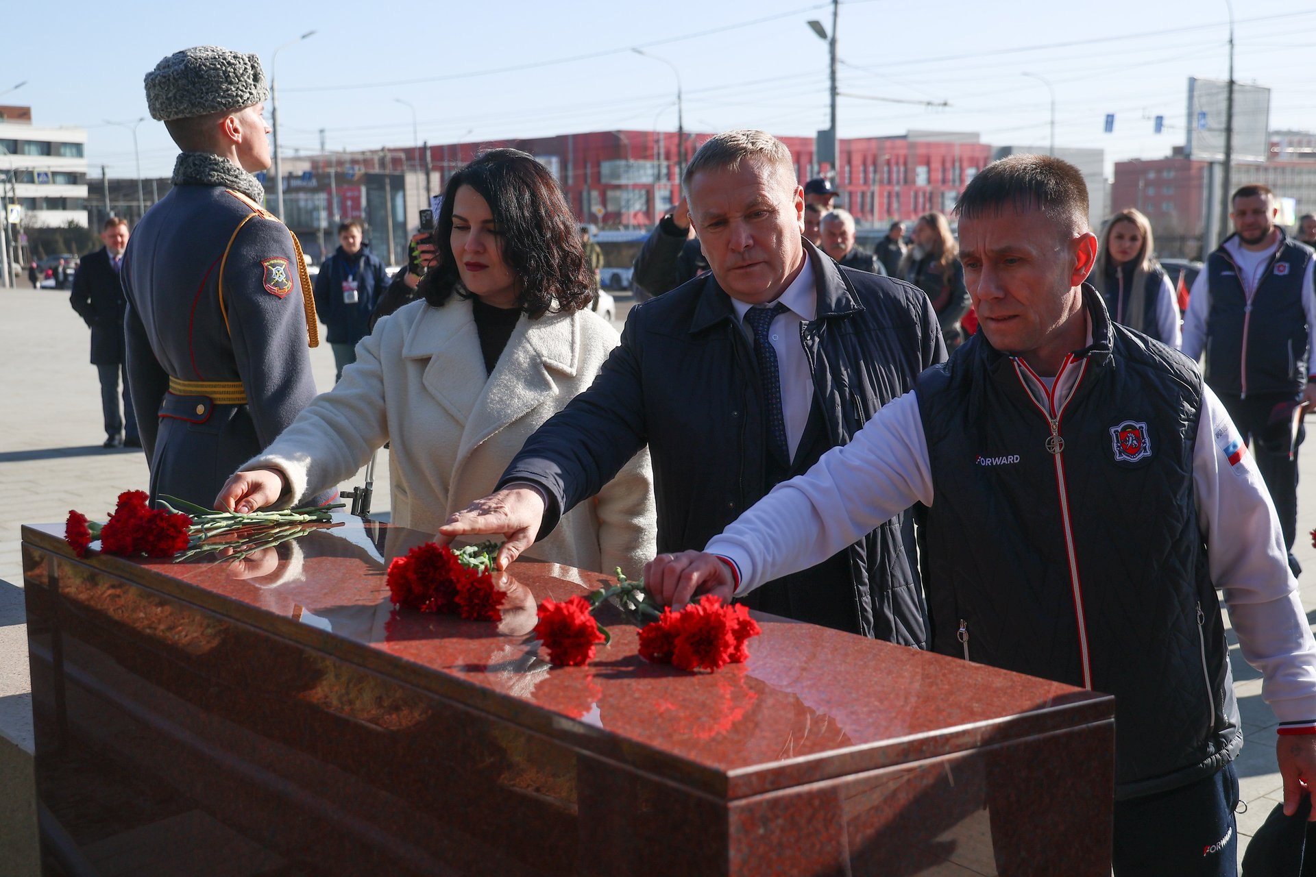 Участники автопробега «Крым — Россия! Навсегда!» добрались до Волгограда, где приняли участие в акциях, посвященных 12-й годовщине воссоединению полуострова с Россией