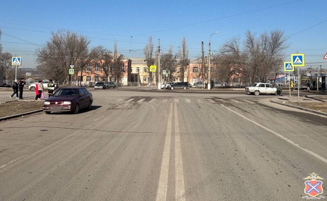 Женщина на иномарке сбила 11-летнюю школьницу на «зебре» в Волгограде
