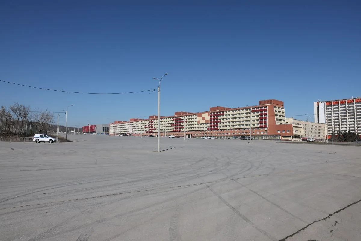 В ходе субботней рабочей поездки губернатор Андрей Бочаров осмотрел место у стадиона «Волгоград Арена», где планируют создать современный выставочный центр для демонстрации достижений региона в различных сферах В ходе субботней рабочей поездки губернатор Андрей Бочаров осмотрел место у стадиона «Волгоград Арена», где планируют создать современный выставочный центр для демонстрации достижений региона в различных сферах